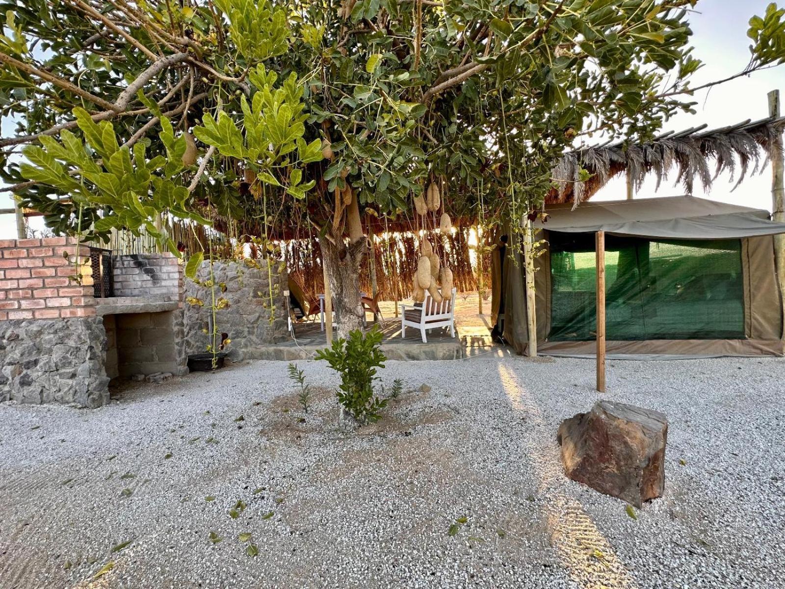 Daureb Isib Campsite And B&B Uis Exterior foto